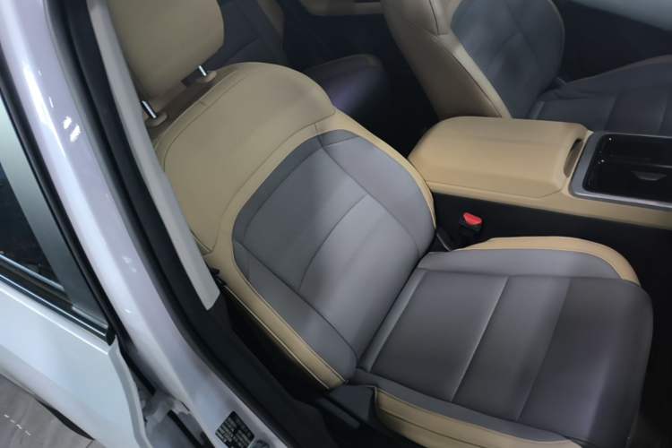 Used AION Y 2021 70 Intelligent Dynamic Edition Right Front Seat