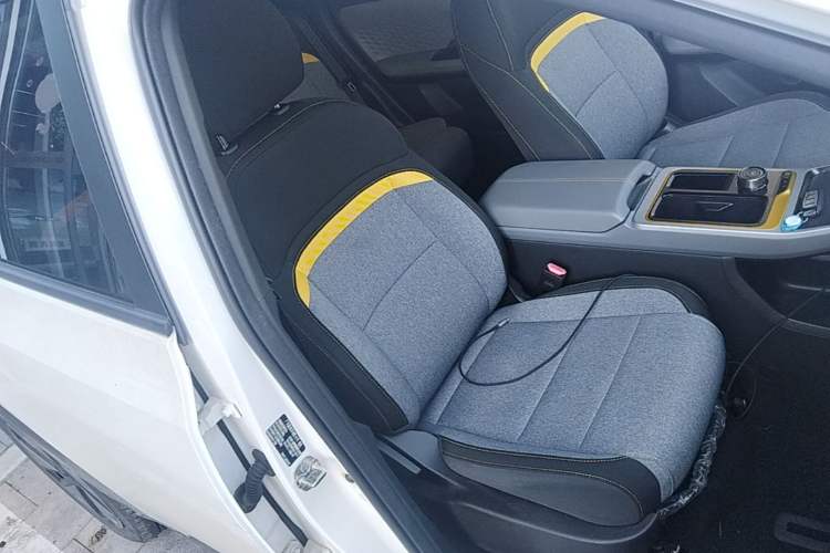 Used AION Y 2021 70 Enjoy Vitality Edition Right Front Seat