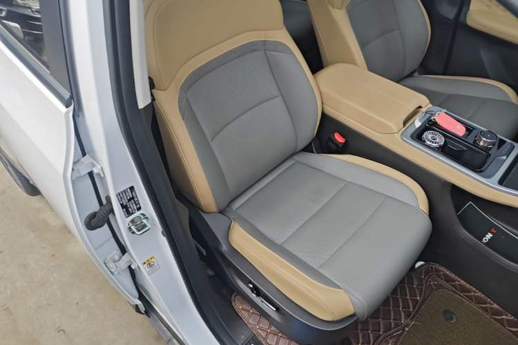 Used AION Y 2021 70 Tech Vitality Edition Right Front Seat