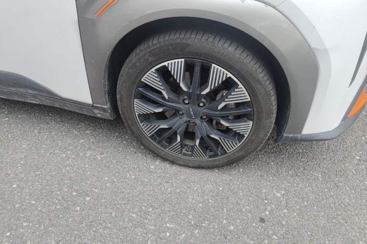 Used AION Y 2021 70 Tech Vitality Edition Right Front Wheel Hub