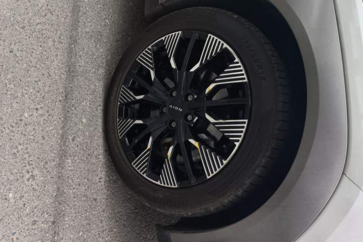 Used AION Y 2021 70 Tech Vitality Edition Right Front Wheel Hub