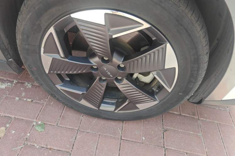 Used AION Y 2021 80 Ultra-Long Range Edition Right Front Wheel Hub