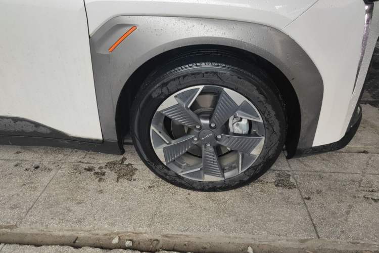 Used AION Y 2021 80 Ultra-Long Range Edition Right Front Wheel Hub