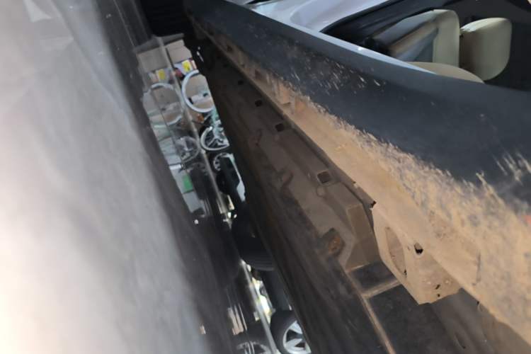 Used AION Y 2021 70 Intelligent Dynamic Edition Right Side Sill