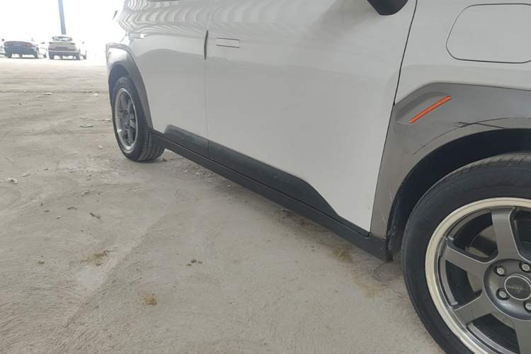 Used AION Y 2021 70 Enjoy Edition Right Side Sill