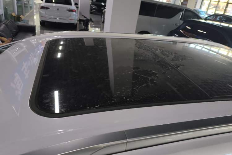 Used AION Y 2021 70 Intelligent Dynamic Edition Roof