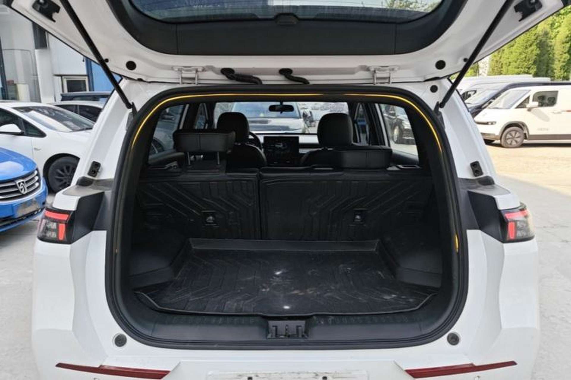 Used AION Y 2021 70 Intelligent Edition Trunk