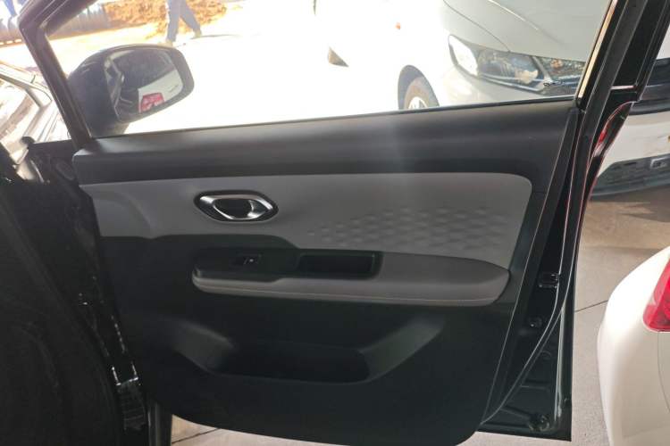 Used AION Y 2022 70 Tech Edition Lithium Iron Phosphate Interior 2