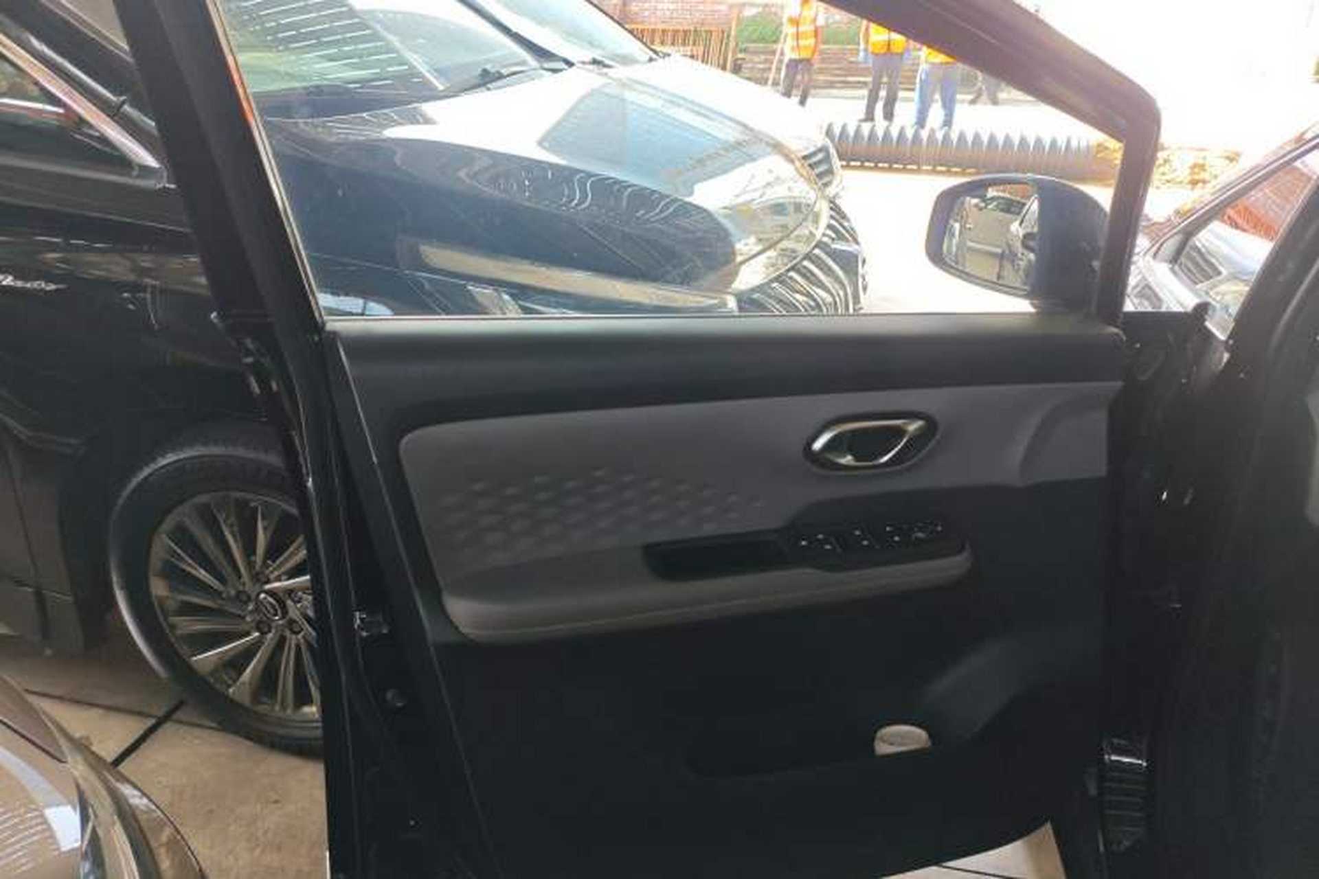 Used AION Y 2022 70 Tech Edition Lithium Iron Phosphate Interior 4