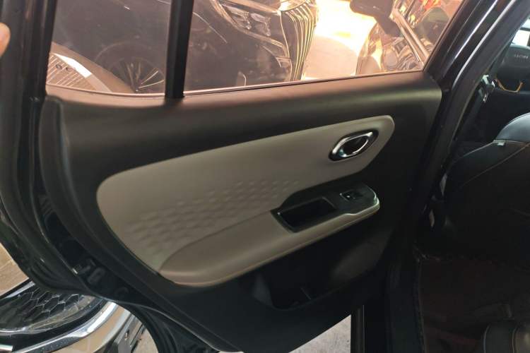 Used AION Y 2022 70 Tech Edition Lithium Iron Phosphate Interior 5