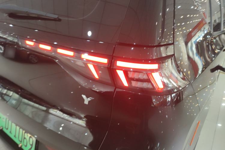 Used AION Y 2022 70 Tech Edition Lithium Iron Phosphate Right Rear Taillight