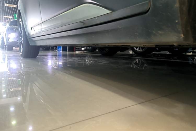 Used AION Y 2022 Plus 70 Smart Edition Right Side Sill