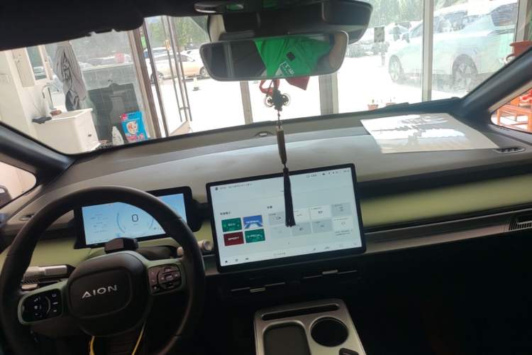 Used AION Y 2022 Plus 70 Tech Edition Center Console