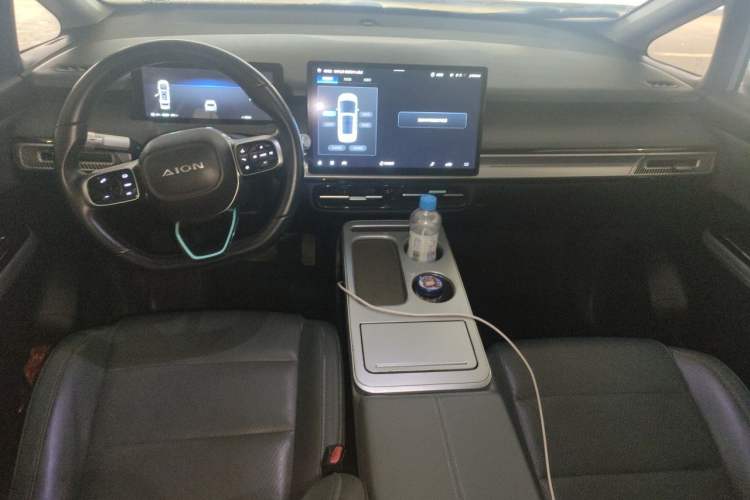 Used AION Y 2022 Plus 70 Smart Edition Center Console
