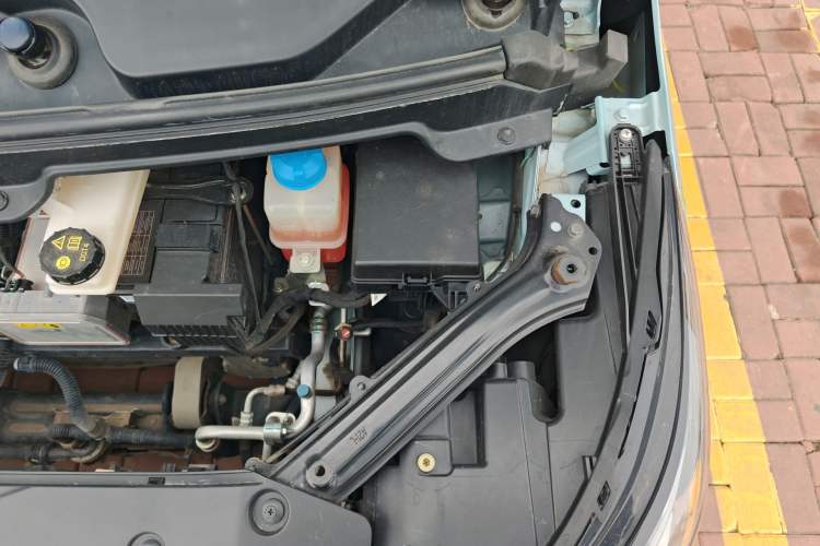 Used AION Y 2022 Plus 70 Smart Edition Engine Bay Left