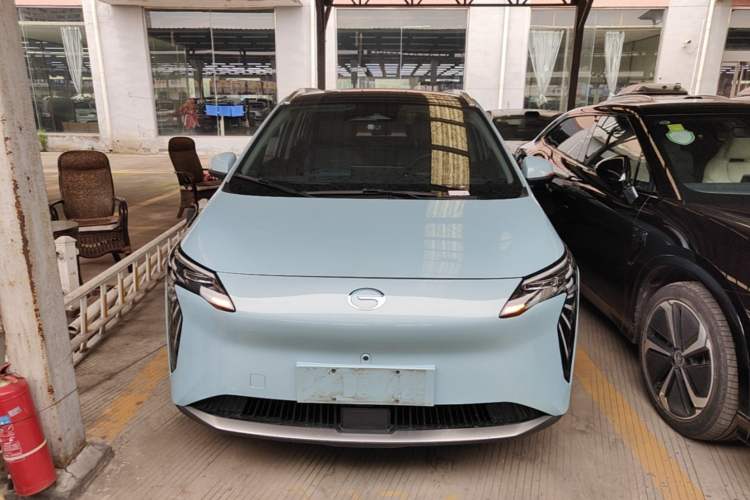 Used AION Y 2022 Plus 70 Tech Edition Front