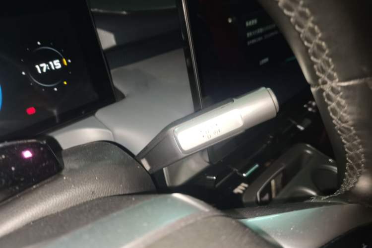 Used AION Y 2022 Plus 70 Tech Edition Gear Lever