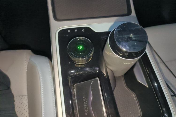 Used AION Y 2022 80 Ultra-Long Range Edition Gear Lever
