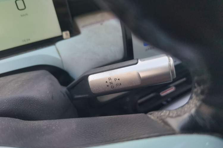 Used AION Y 2022 Plus 70 Tech Edition Gear Lever