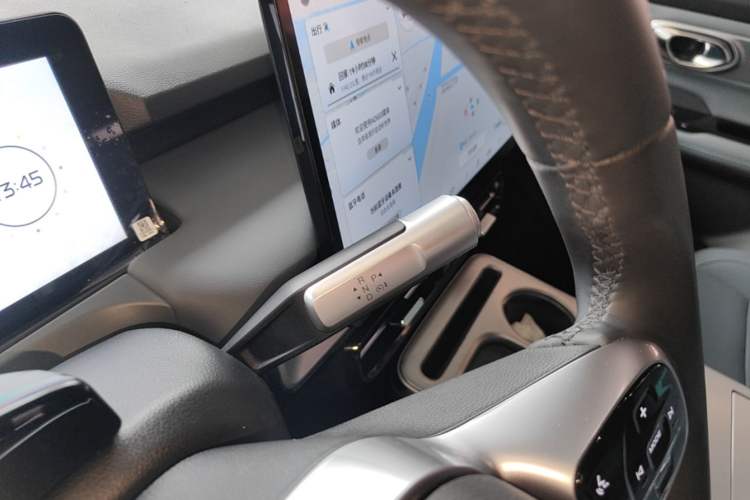 Used AION Y 2022 Plus 70 Tech Edition Gear Lever