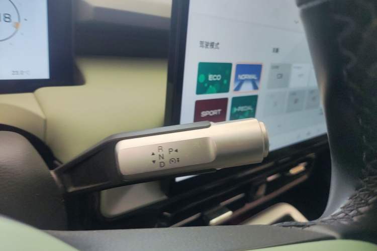 Used AION Y 2022 Plus 70 Tech Edition Gear Lever