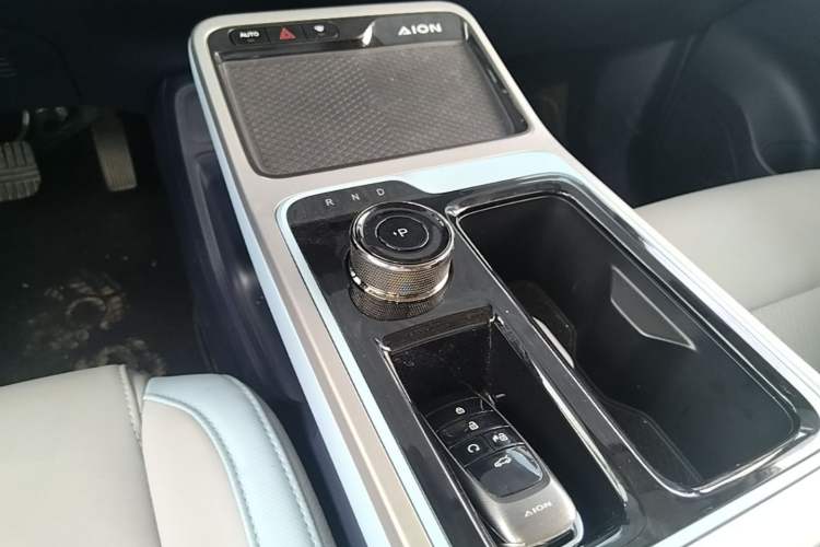Used AION Y 2022 80 Ultra-Long Range Edition Gear Lever
