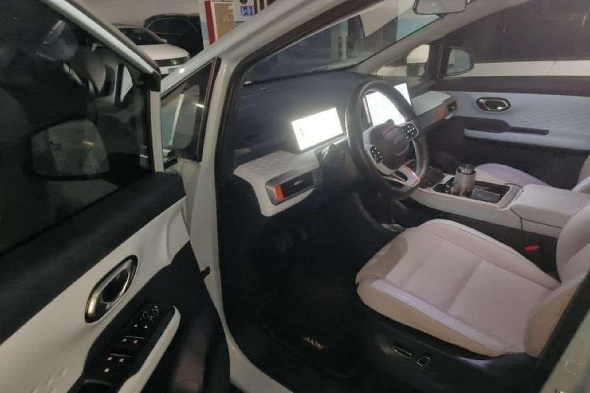 Used AION Y 2022 80 Ultra-Long Range Edition Interior 3