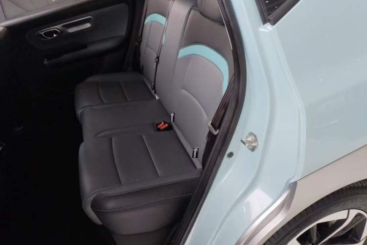 Used AION Y 2022 Plus 80 Smart Edition Interior 4