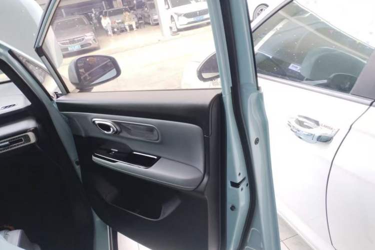 Used AION Y 2022 Plus 80 Smart Edition Interior 5