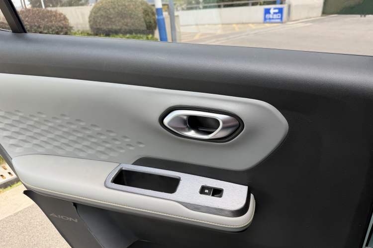 Used AION Y 2022 70 Intelligent Edition Lithium Iron Phosphate Interior 6