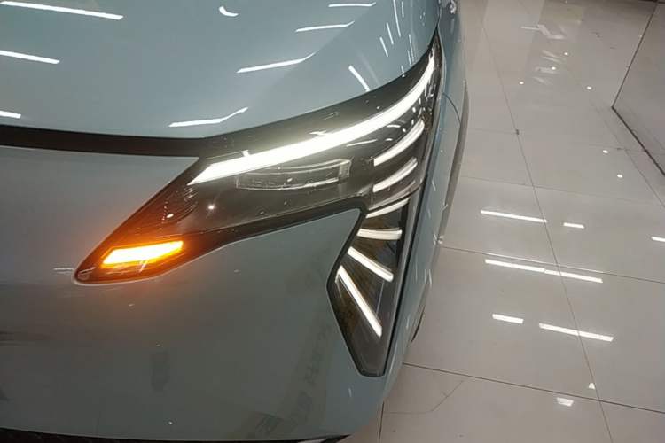 Used AION Y 2022 Plus 70 Tech Edition Left Front Headlight