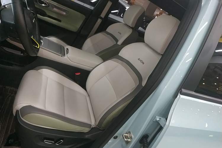 Used AION Y 2022 Plus 70 Tech Edition Left Front Seat