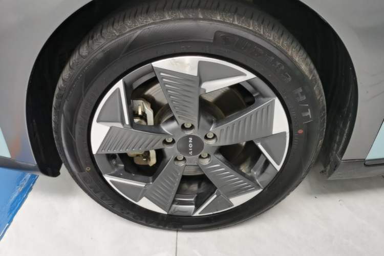 Used AION Y 2022 70 Enjoyment Edition Lithium Iron Phosphate Left Front Wheel Hub