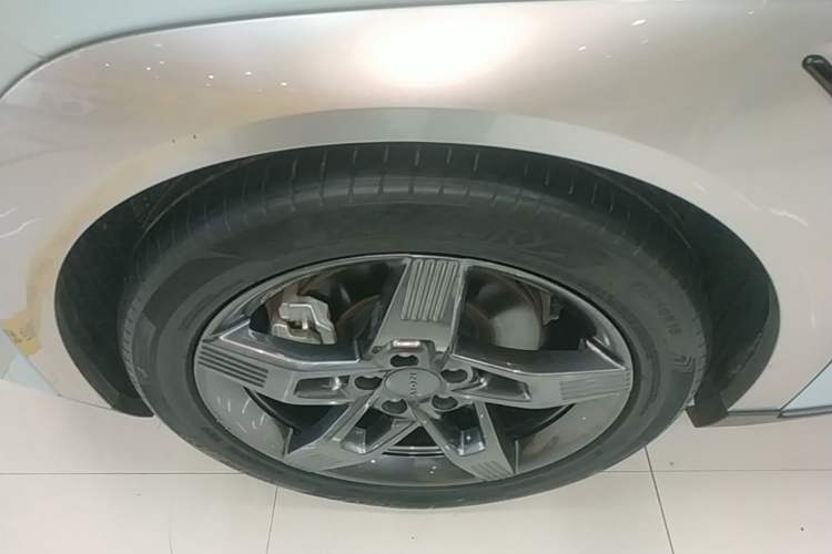 Used AION Y 2022 Plus 70 Tech Edition Left Front Wheel Hub