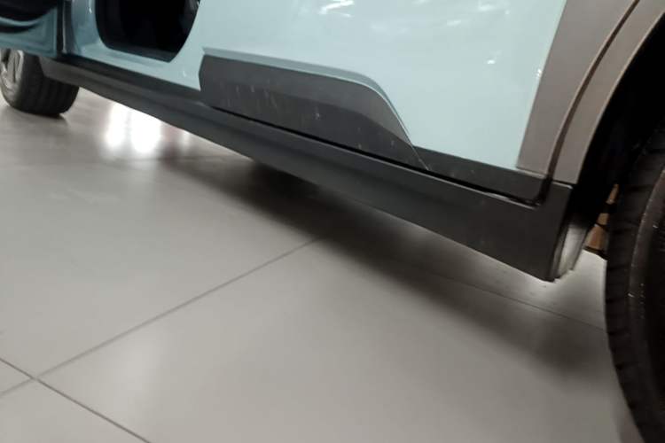 Used AION Y 2022 70 Intelligent Edition Lithium Iron Phosphate Left Side Sill