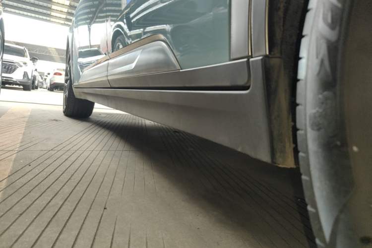 Used AION Y 2022 Plus 70 Tech Edition Left Side Sill
