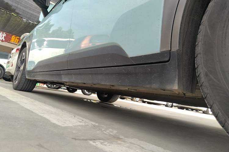 Used AION Y 2022 80 Ultra-Long Range Edition Left Side Sill