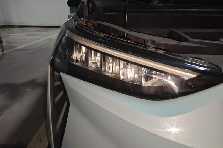 Used AION Y 2022 70 Intelligent Edition Lithium Iron Phosphate Right Front Headlight