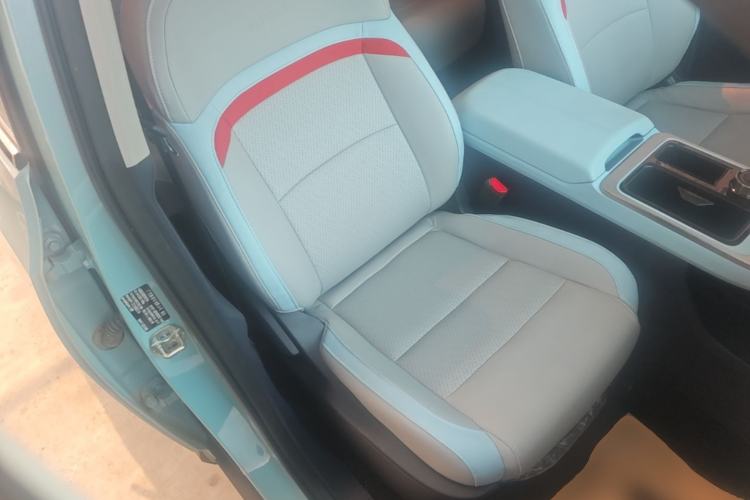 Used AION Y 2022 70 Intelligent Edition Lithium Iron Phosphate Right Front Seat
