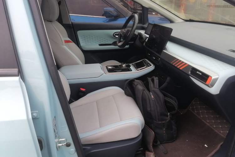 Used AION Y 2022 70 Intelligent Edition Lithium Iron Phosphate Right Front Seat