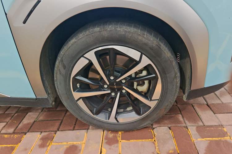 Used AION Y 2022 Plus 70 Smart Edition Right Front Wheel Hub