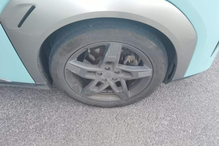 Used AION Y 2022 Plus 70 Tech Edition Right Front Wheel Hub
