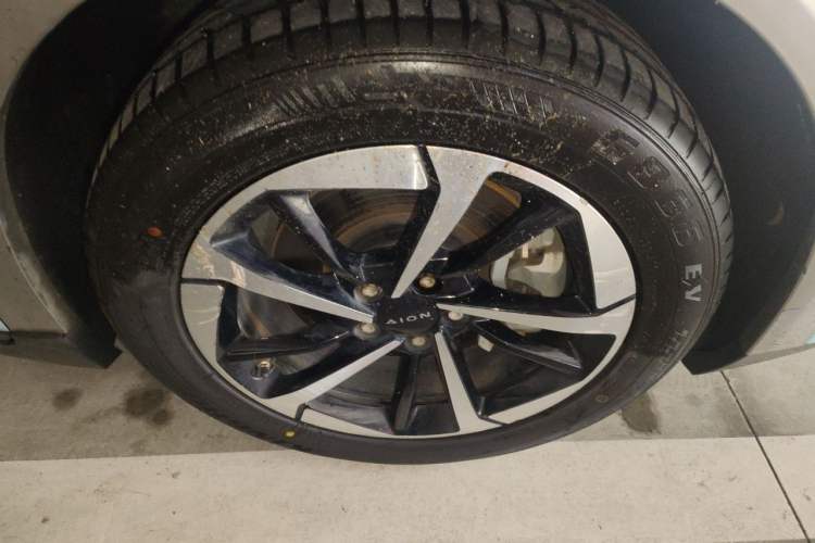 Used AION Y 2022 Plus 70 Smart Edition Right Front Wheel Hub