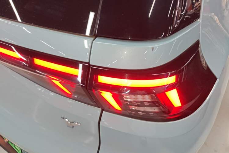 Used AION Y 2022 70 Intelligent Edition Lithium Iron Phosphate Right Rear Taillight