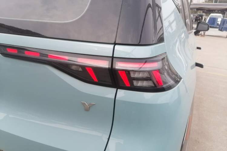 Used AION Y 2022 70 Intelligent Edition Lithium Iron Phosphate Right Rear Taillight