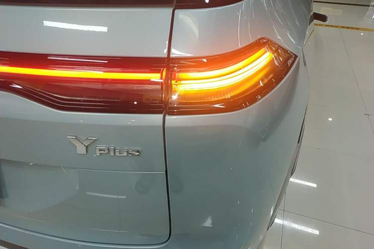 Used AION Y 2022 Plus 70 Tech Edition Right Rear Taillight