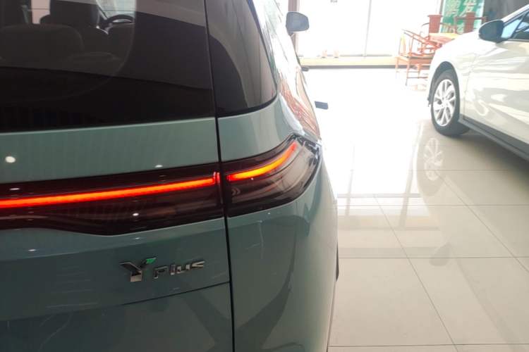 Used AION Y 2022 Plus 70 Tech Edition Right Rear Taillight