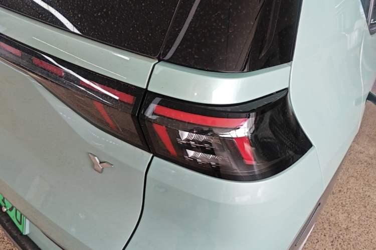 Used AION Y 2022 70 Intelligent Edition Lithium Iron Phosphate Right Rear Taillight