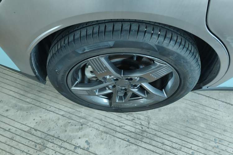 Used AION Y 2022 Plus 70 Tech Edition Right Rear Wheel Hub