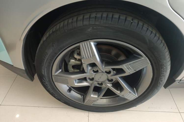 Used AION Y 2022 Plus 70 Tech Edition Right Rear Wheel Hub